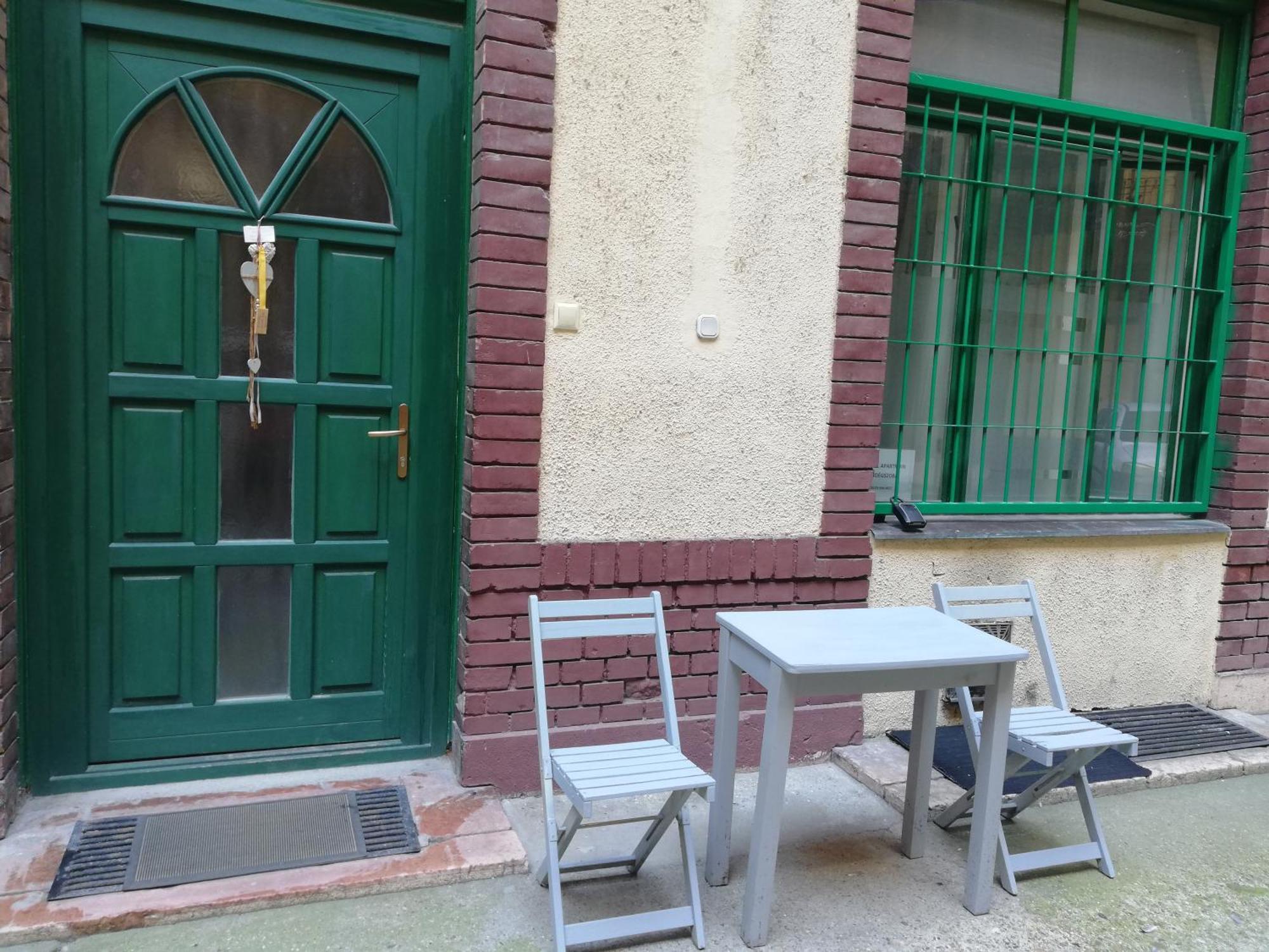 Vendegszoba-havas Utca Apartmán *